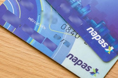 Cách kiểm tra tiền trong thẻ ATM nội địa khi đi nước ngoài