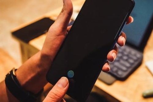 Mở khóa điện thoại bằng vân tay có thực sự an toàn?