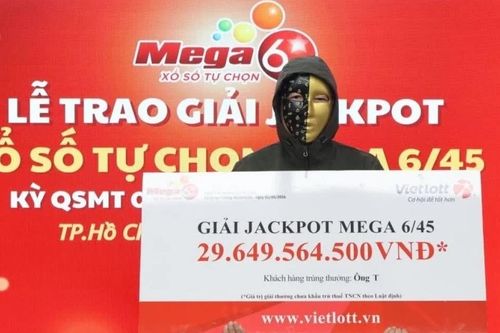 Mua vé từ người bán dạo trong lúc ngồi uống cà phê, cựu quân nhân tại TP. Hồ Chí Minh trúng xổ số Vietlott hơn 29,6 tỷ đồng