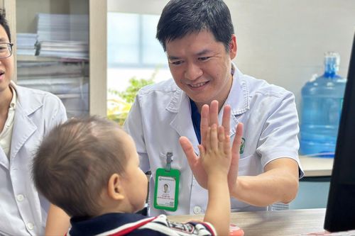 Cứu sống bé trai 26 tháng tuổi bị chó nhà tấn công