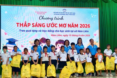 Hội Bảo vệ quyền trẻ em Việt Nam tiếp sức đến trường cho 100 học sinh tại Lâm Đồng