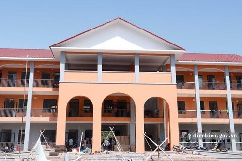 Tăng tốc thi công, sẵn sàng khai giảng trường nội trú liên cấp vùng biên