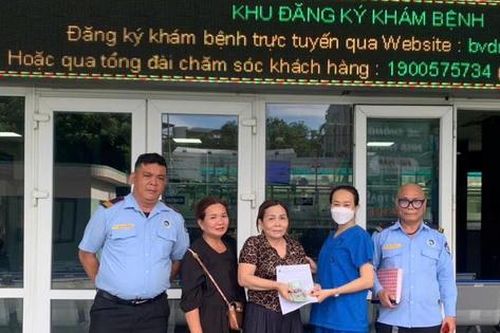 Nhân viên Bệnh viện Đà Nẵng trả lại gần 25 triệu đồng cho người nhà bệnh nhân