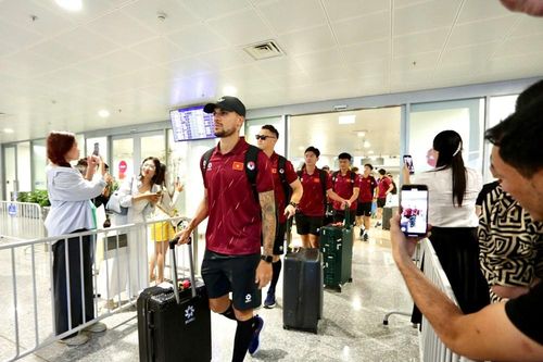 ĐT Việt Nam trở lại Hà Nội, sẵn sàng cho trận tái đấu Malaysia