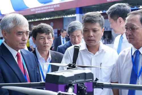 Phát triển kinh tế không gian tầm thấp