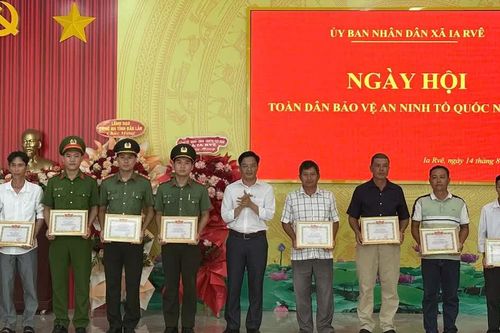 'Thế trận lòng dân' nở hoa nơi biên cương Ia Rvê