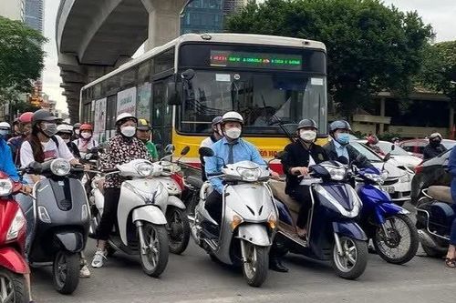 Dự báo thời tiết ngày 17/8: Bắc Bộ nắng nóng gay gắt, Nam Bộ mưa về chiều tối