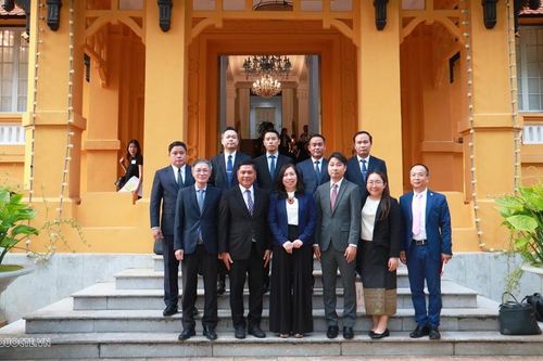 Thứ trưởng Lê Thị Thu Hằng tiếp đoàn Vụ Báo chí, Bộ Ngoại giao Lào