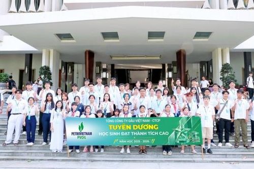 PVOIL tuyên dương các học sinh đạt thành tích cao, nâng bước thế hệ tương lai