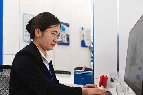 Phó chủ tịch xã chuyển sang làm chuyên viên có được bảo lưu phụ cấp chức vụ?