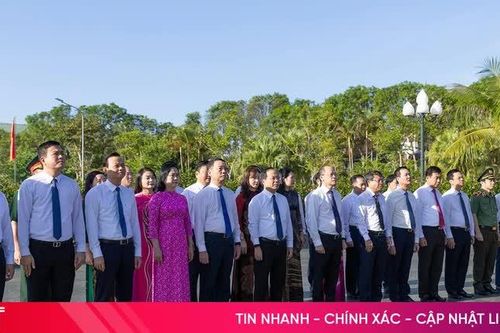 Lãnh đạo tỉnh Hà Tĩnh dâng hương báo công dâng Bác nhân dịp các ngày lễ lớn