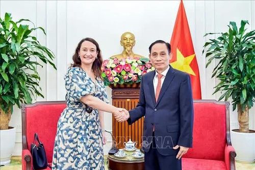 Việt Nam coi trọng quan hệ truyền thống với Uruguay
