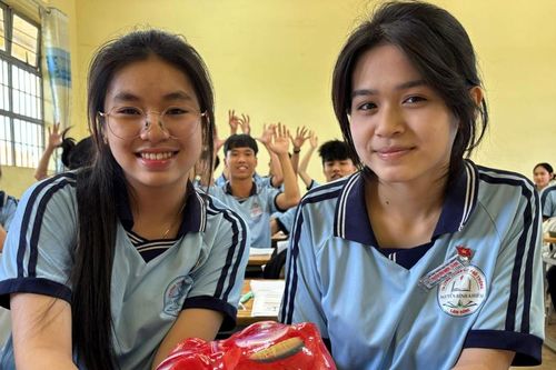 Chung một tấm lòng, hỗ trợ học sinh nghèo đến trường
