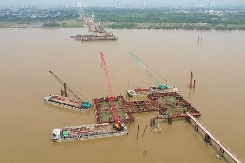 Đảm bảo tiến độ cầu Ngọc Hồi khi mực nước dâng cao