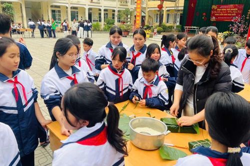 Tỏa sáng những bông hoa miền non nước Cao Bằng (Bài 1)