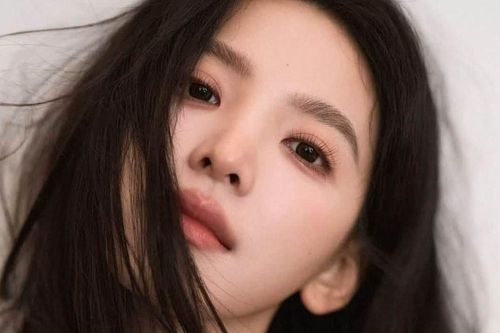 Chương Nhược Nam khoe vẻ dịu dàng, cuốn hút trong thiết kế trễ vai