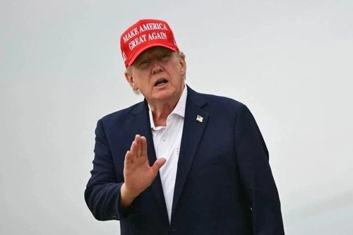 Ông Trump yêu cầu Iran 'giơ cờ trắng đầu hàng'