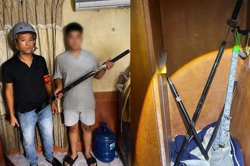 Bị tổ công tác 141 kiểm tra, nam thanh niên lộ nhiều hung khí tại nơi ở