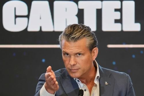 Ghế của Bộ trưởng Chiến tranh Mỹ Hegseth lung lay