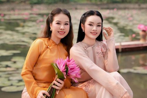 Tiến sĩ Tân Nhàn được bạn bè gửi lời chúc mừng, người đẹp Ngọc Trinh hở bạo