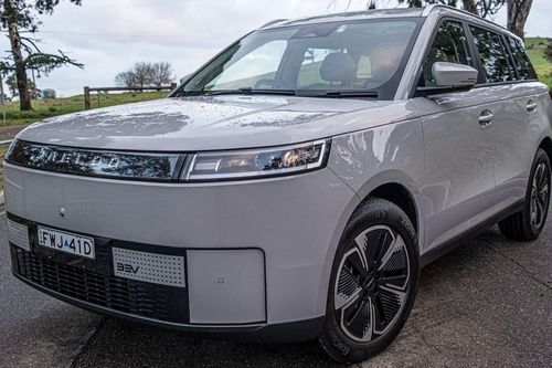 Jaecoo J5 EV: Giá rẻ, trang bị phong phú nhưng vẫn lộ nhiều điểm yếu trên đường
