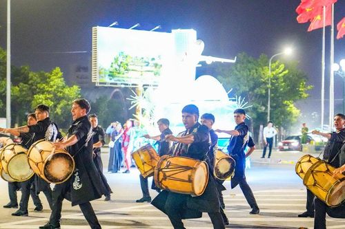 Chi tiết 10 điểm gửi xe miễn phí xem Lễ hội Carnival, bắn pháo hoa tại Nghệ An