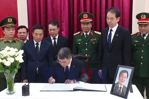 Thủ tướng Lê Minh Hưng viếng nguyên Thủ tướng Quốc vụ viện Trung Quốc
