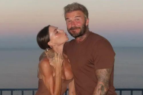 Victoria Beckham khoe dáng với váy xuyên thấu