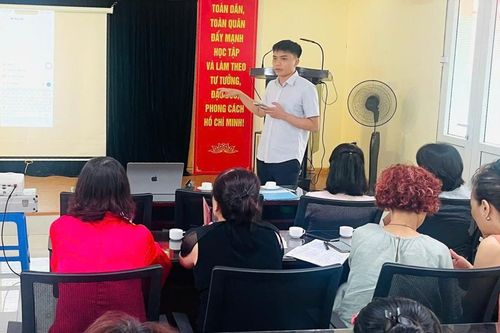 Phường Hai Bà Trưng tập huấn ứng dụng AI, hỗ trợ phụ nữ phát triển kinh doanh số