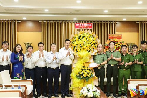 Lãnh đạo thành phố Đà Nẵng thăm, chúc mừng 81 năm Ngày truyền thống Công an nhân dân (19/8)