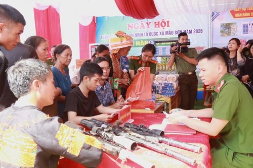 Tận tụy vì dân