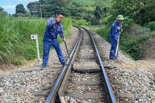 Bảo Hà ra quân xóa bỏ 14 lối đi tự mở qua đường sắt