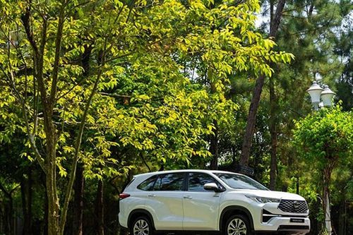Toyota Innova Cross 2026: Giá lăn bánh mới nhất tháng 8 và thông số chi tiết 3 phiên bản