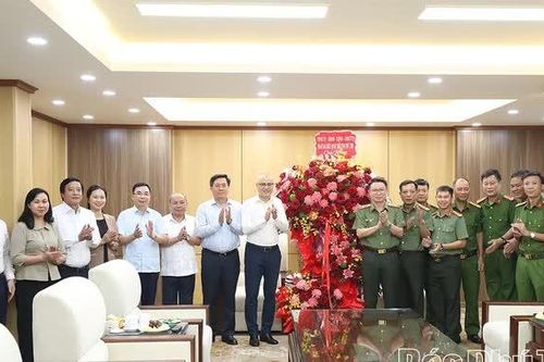 Thường trực Tỉnh ủy chúc mừng Công an tỉnh Phú Thọ nhân Ngày truyền thống lực lượng Công an nhân dân