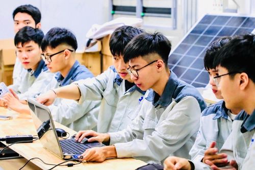 Đầu tư cho nhân lực, làm chủ những công nghệ của tương lai