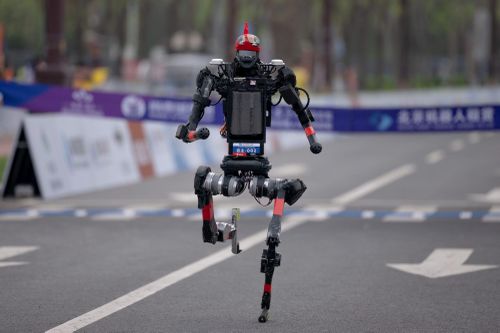 Robot Trung Quốc phá kỷ lục của Usain Bolt