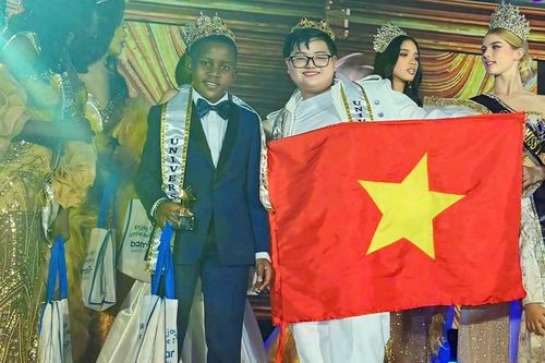 Đoàn Ngọc Gia Bảo đăng quang Little Mr Universe tại Philippines