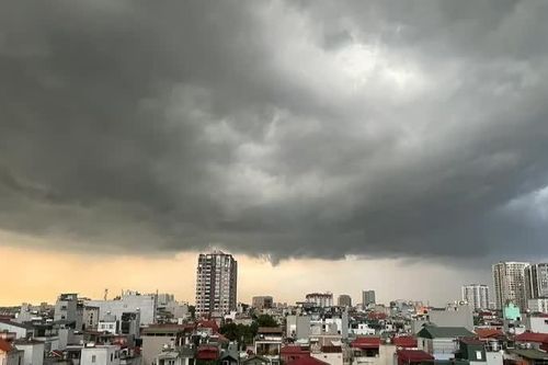 Hà Nội sắp có mưa dông, đề phòng lốc, sét và gió giật mạnh