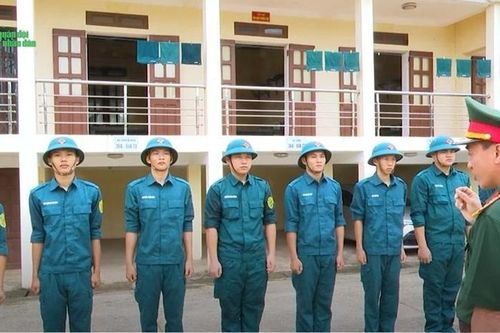 Bộ Quốc phòng trả lời về phụ cấp thâm niên đối với Chính trị viên Ban CHQS cấp xã