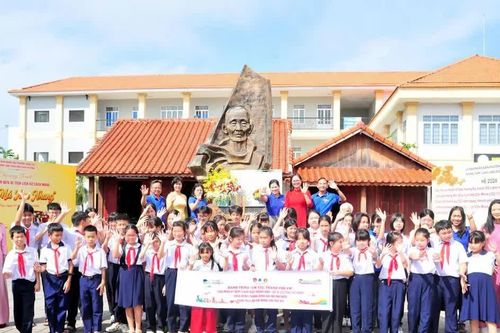 Kỷ niệm 81 năm Cách mạng Tháng Tám (19-8-1945 - 19-8-2026): Mùa thu giữa lòng thành phố