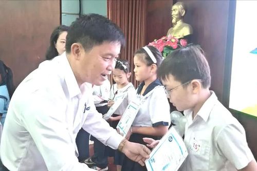 Hơn 5,7 tỷ đồng tiếp sức con công nhân khó khăn