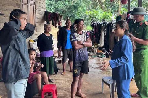 Quảng Ngãi khẩn cấp di dời 2 hộ dân khỏi vùng sạt lở