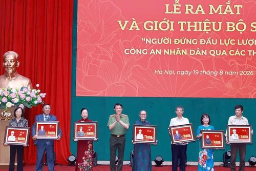 Ra mắt bộ sách về người đứng đầu lực lượng Công an nhân dân qua các thời kỳ