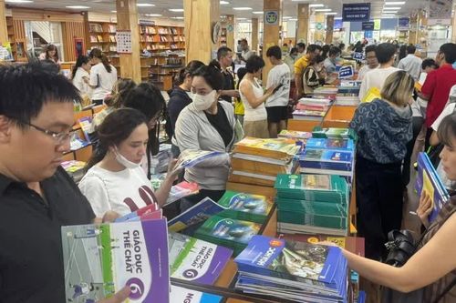 TPHCM: Quy định về hình thức mượn và hoàn trả sách giáo khoa