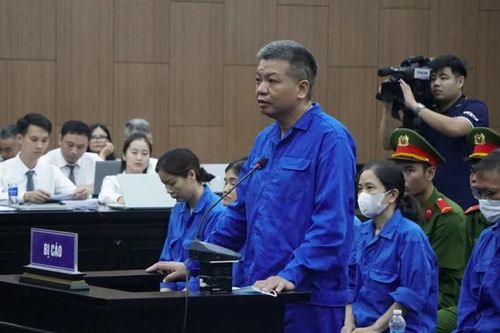 Cựu Cục trưởng 'vẽ' giấy phép con để nhận hối lộ: 'Bị cáo nghĩ đơn giản là tiền cảm ơn'