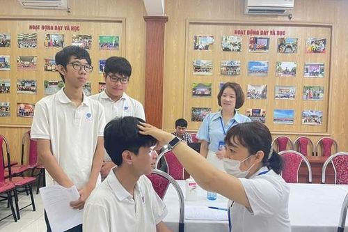 Cầu Giấy: Khám sức khỏe toàn diện miễn phí cho gần 3,000 học sinh