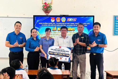 VKSND tỉnh Vĩnh Long phối hợp bàn giao công trình 'Sân chơi thiếu nhi'
