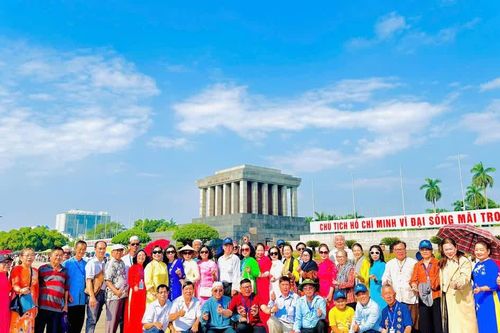 Nâng cao vai trò của người có uy tín qua học tập, trao đổi kinh nghiệm