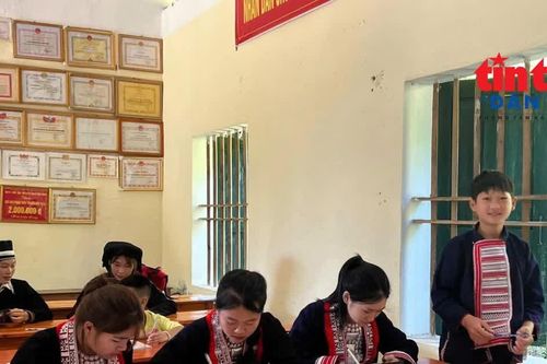'Lớp học trên mây' gieo tri thức nơi vùng núi cao