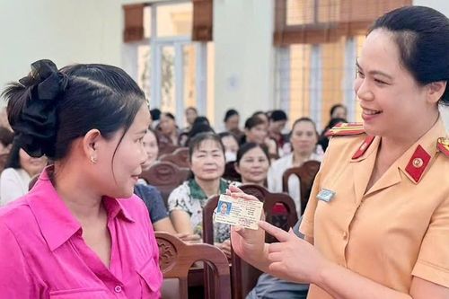 Ngày truyền thống Công an nhân dân Việt Nam 19/8: Đẩy mạnh chuyển đổi số để gần dân hơn